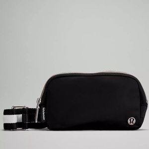 *Rare* Lululemon NWT Everywhere Crossbody in Black